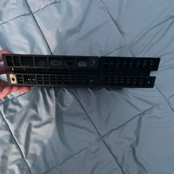 PS4 - Picture 4 of 5